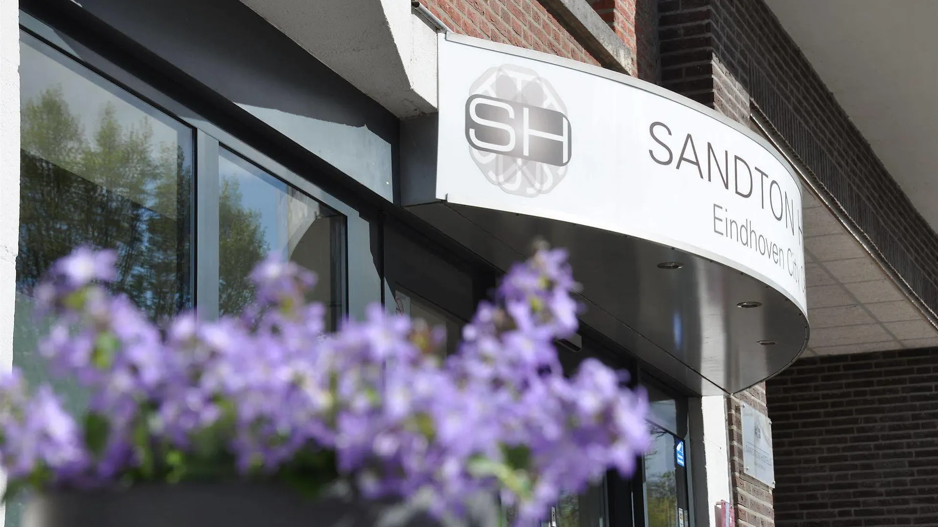 Sandton Eindhoven Centre 3*,